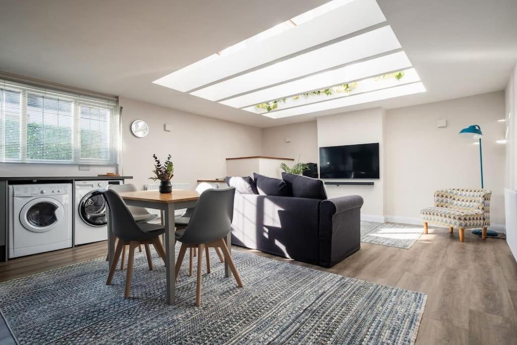 Light And Spacious Loft Apartment In Town Centre Southampton Buitenkant foto